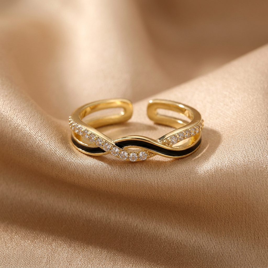 Bague Croisée Émail Noir & Cristaux Doré