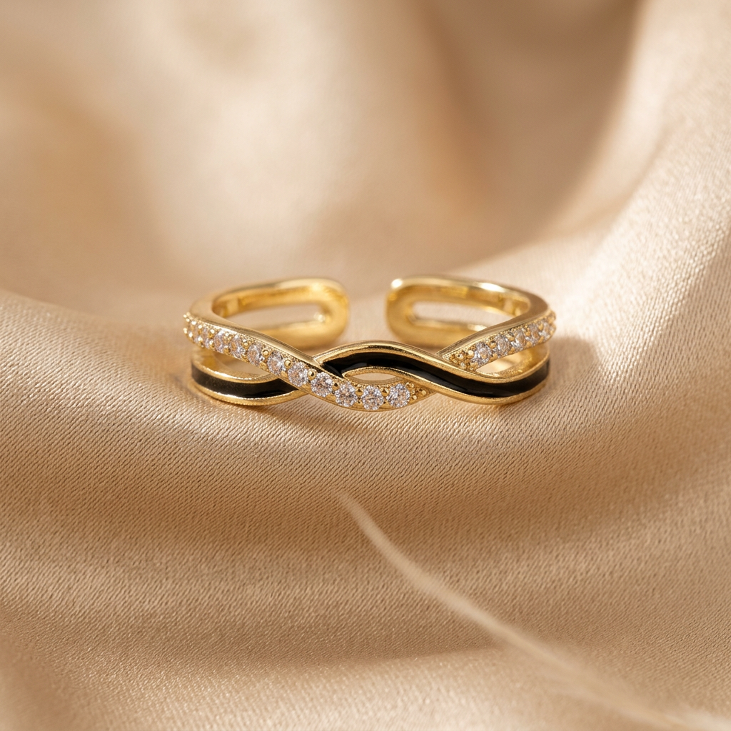 Bague Croisée Émail Noir & Cristaux Doré