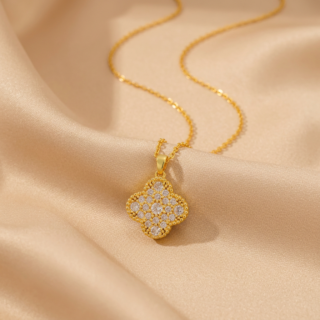 Collier Trèfle Pavé Doré